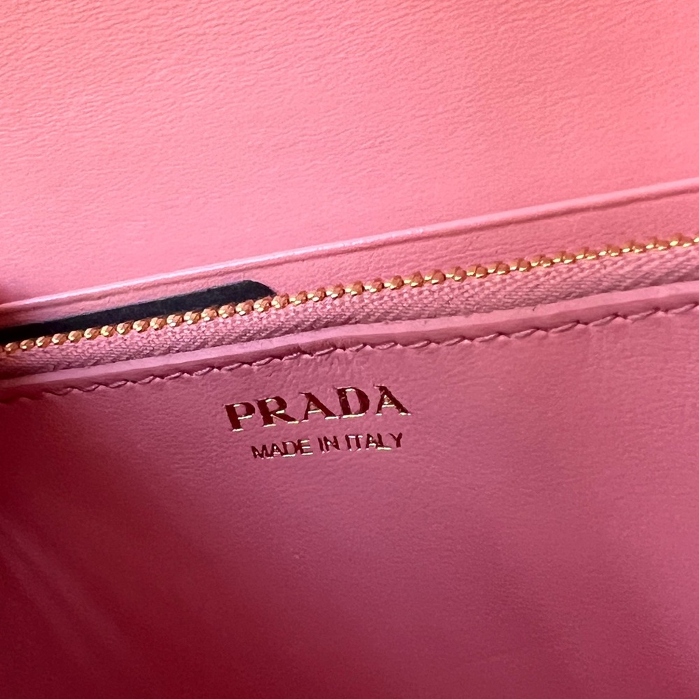 Authentic Prada Saffiano Petalo Leather Clutch/Crossbody Bag in Pink - Picture 5 of 11
